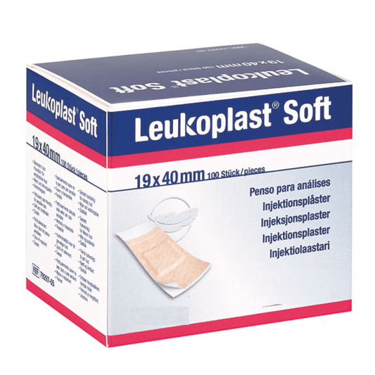 Pack of Leukoplast Injection Plaster Soft Strips, Size 19 x 40 mm, contains 100 plasters. These skin-friendly and latex-free injection plasters are manufactured by BSN Medical GmbH and feature multilingual packaging as well as a picture of a plaster.